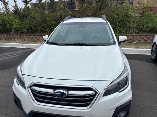 White 2019 Subaru Outback 2.5i Premium
