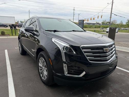 Stellar Black Metallic 2017 Cadillac XT5 Luxury