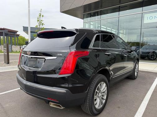Stellar Black Metallic 2017 Cadillac XT5 Luxury