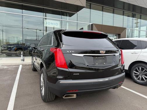 Stellar Black Metallic 2017 Cadillac XT5 Luxury