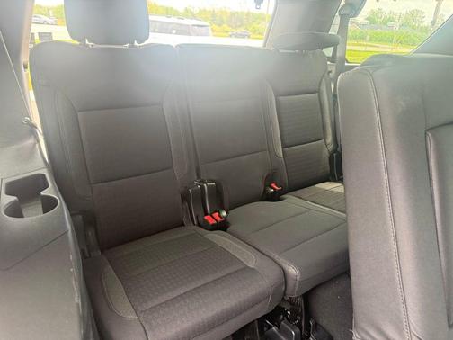 Titanium Rush Metallic 2023 GMC Yukon SLE