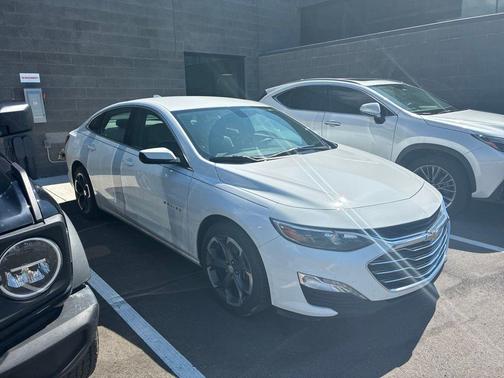 Summit White 2022 Chevrolet Malibu LT