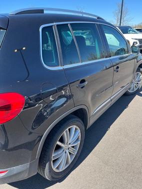 Deep Black Pearl 2015 Volkswagen Tiguan 4MOTION Auto SEL