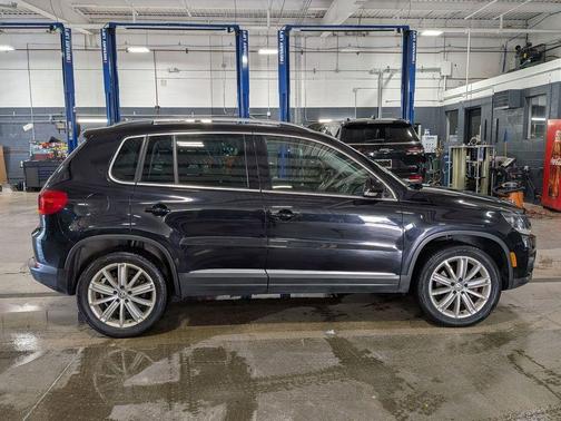 Deep Black Pearl 2015 Volkswagen Tiguan 4MOTION Auto SEL