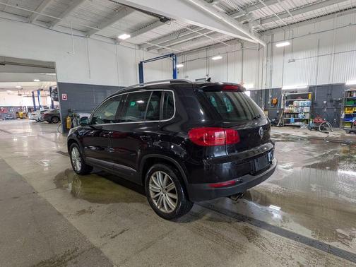 Deep Black Pearl 2015 Volkswagen Tiguan 4MOTION Auto SEL