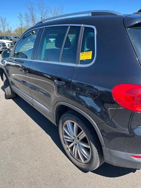 Deep Black Pearl 2015 Volkswagen Tiguan 4MOTION Auto SEL