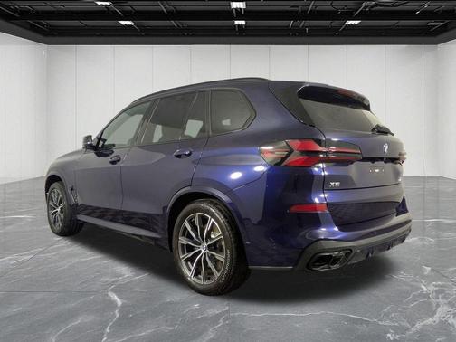 2024 BMW X5 M60i
