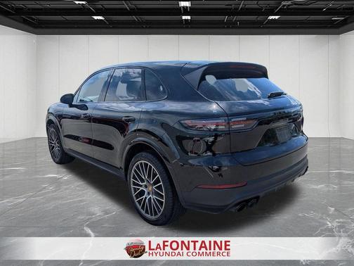 Jet Black Metallic 2022 Porsche Cayenne Platinum Edition