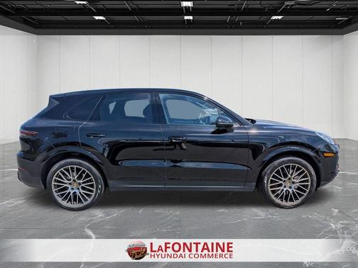Jet Black Metallic 2022 Porsche Cayenne Platinum Edition