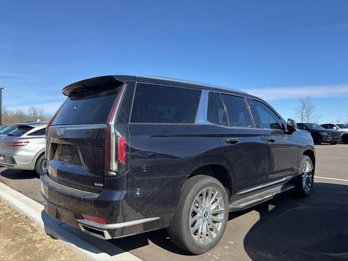 2022 Cadillac Escalade Luxury