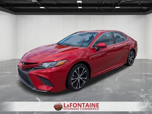 Red 2019 Toyota Camry SE
