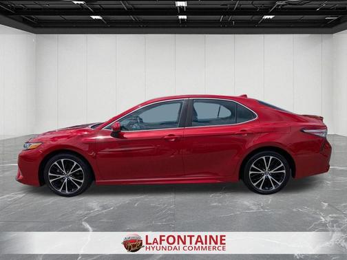 Red 2019 Toyota Camry SE