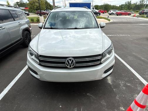 Pure White 2017 Volkswagen Tiguan Limited 2.0T