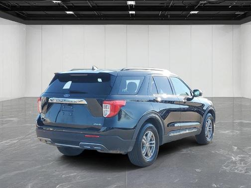Agate Black Metallic 2022 Ford Explorer XLT
