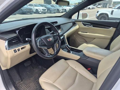 Crystal White Tri-Coat 2019 Cadillac XT5 Base