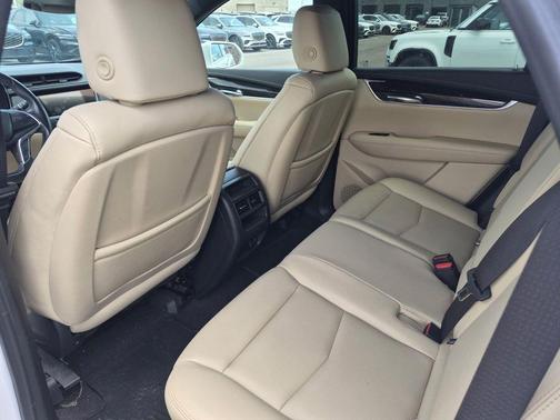 Crystal White Tri-Coat 2019 Cadillac XT5 Base