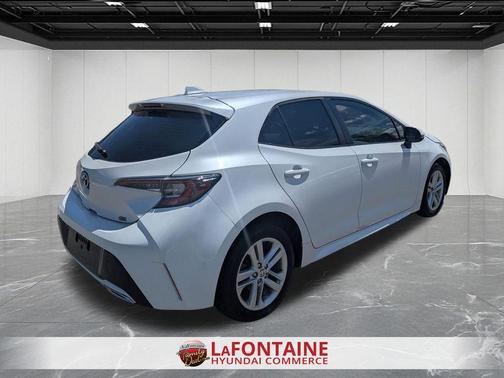 Wind Chill Pearl / Midnight Black Metallic 2022 Toyota Corolla Hatchback SE