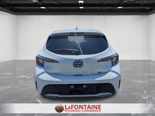 Wind Chill Pearl / Midnight Black Metallic 2022 Toyota Corolla Hatchback SE