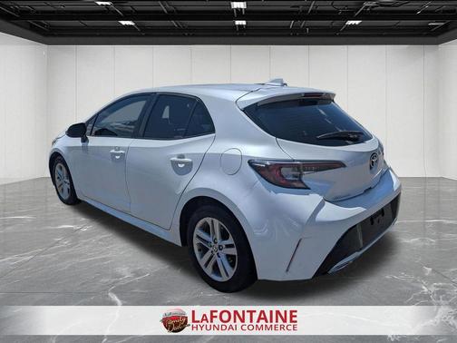 Wind Chill Pearl / Midnight Black Metallic 2022 Toyota Corolla Hatchback SE