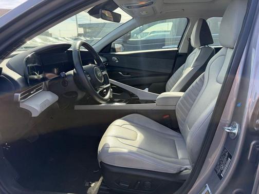 Metal 2025 Hyundai ELANTRA HEV Limited