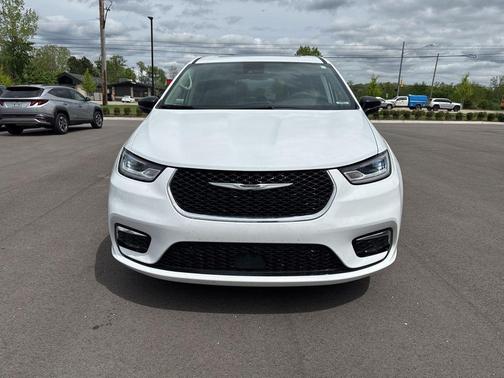 Bright White Clearcoat 2024 Chrysler Pacifica Limited