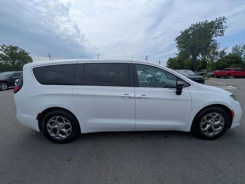 Bright White Clearcoat 2024 Chrysler Pacifica Limited