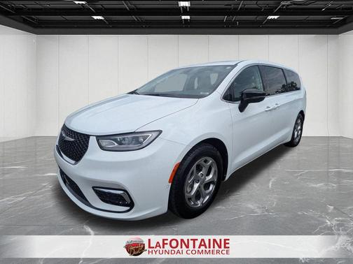 Bright White Clearcoat 2024 Chrysler Pacifica Limited