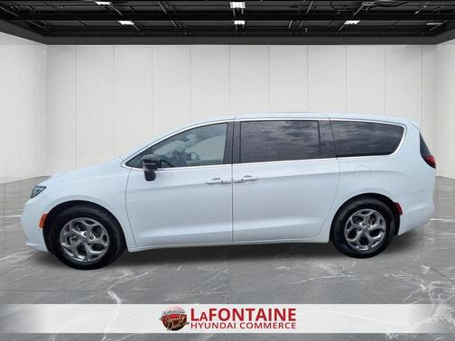 Bright White Clearcoat 2024 Chrysler Pacifica Limited