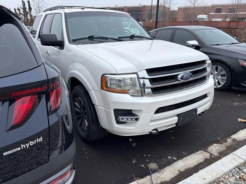 White Platinum Clearcoat Metallic 2016 Ford Expedition XLT