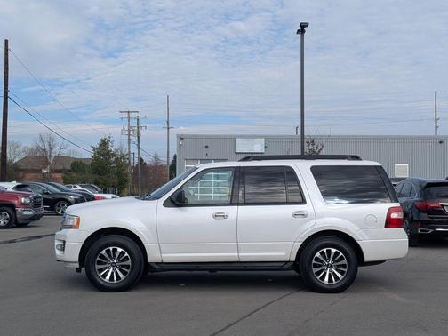 White Platinum Clearcoat Metallic 2016 Ford Expedition XLT
