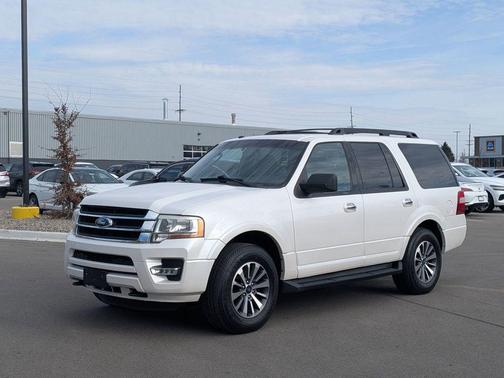 White Platinum Clearcoat Metallic 2016 Ford Expedition XLT
