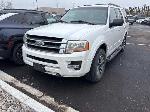 White Platinum Clearcoat Metallic 2016 Ford Expedition XLT