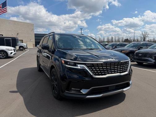 2024 Kia Carnival SX