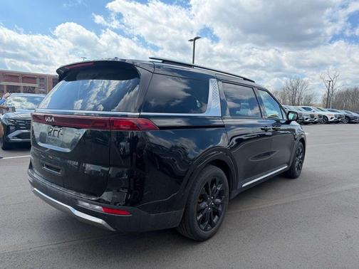 2024 Kia Carnival SX