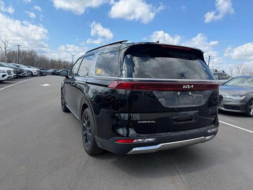 2024 Kia Carnival SX