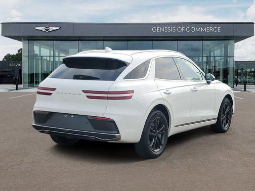 Alta White 2027 Genesis GV70 2.5T