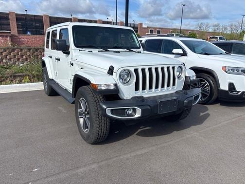 Bright White Clearcoat 2023 Jeep Wrangler Sahara