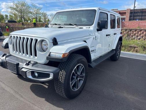 Bright White Clearcoat 2023 Jeep Wrangler Sahara