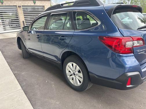 Abyss Blue Pearl 2019 Subaru Outback 2.5i