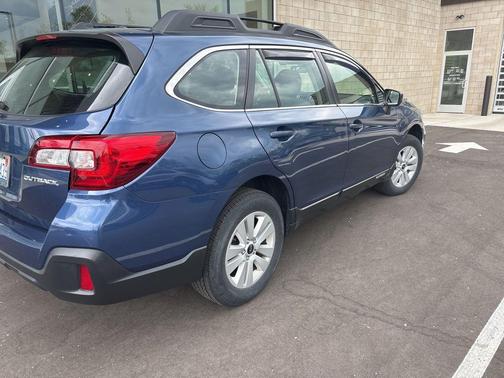 Abyss Blue Pearl 2019 Subaru Outback 2.5i