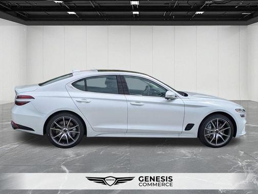 Uyuni White 2026 Genesis G70 2.5T Prestige