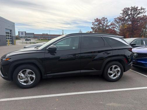 Black Pearl 2024 Hyundai TUCSON SEL