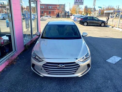 Photo 2 of 11 of 2017 Hyundai Elantra SE