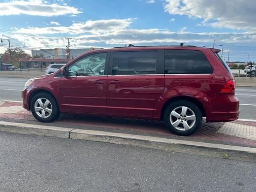2011 Volkswagen Routan SE