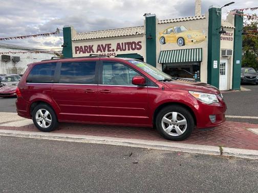 2011 Volkswagen Routan SE