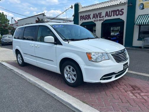 2013 Chrysler Town & Country Touring