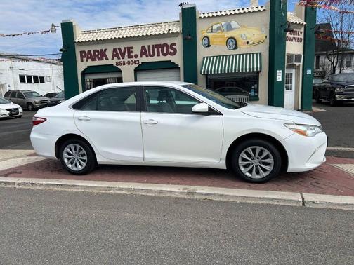 White 2015 Toyota Camry LE
