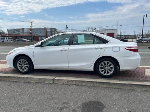 White 2015 Toyota Camry LE