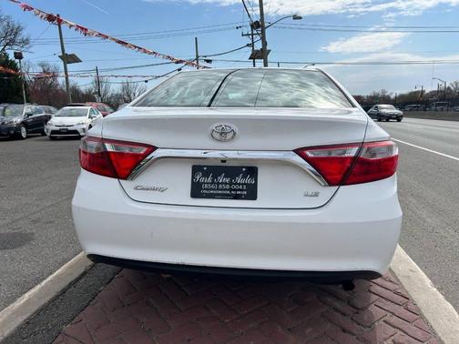 White 2015 Toyota Camry LE