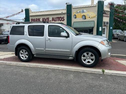 2008 Nissan Pathfinder SE